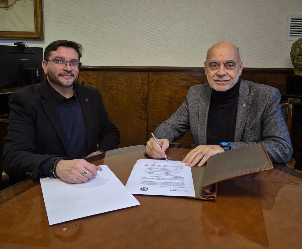 Firma del convenio entre Zentis y la AMA